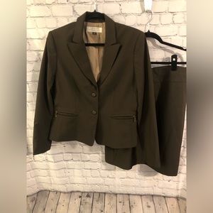 Tahari skirt suit set size 10P